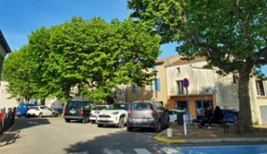 La place Carnot à Bram