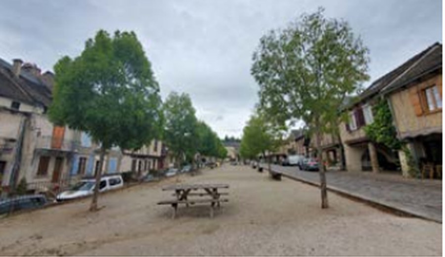 La place du Faubourg à Najac
